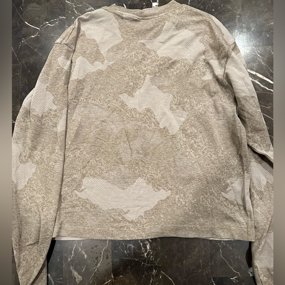 Gymshark women’s vital camo long sleeve shirt - Picture 6 of 6